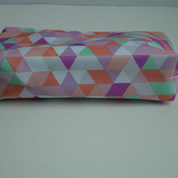 Clinique Cosmetic Bag - Picture 5 of 7